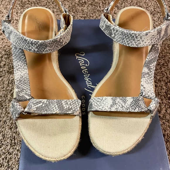 Universal Thread Bree Grey Wedge sandal Size 8 1/2 - Picture 6 of 7